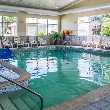 Quality Inn & Suites Ann Arbor Hwy 23 Exteriör bild