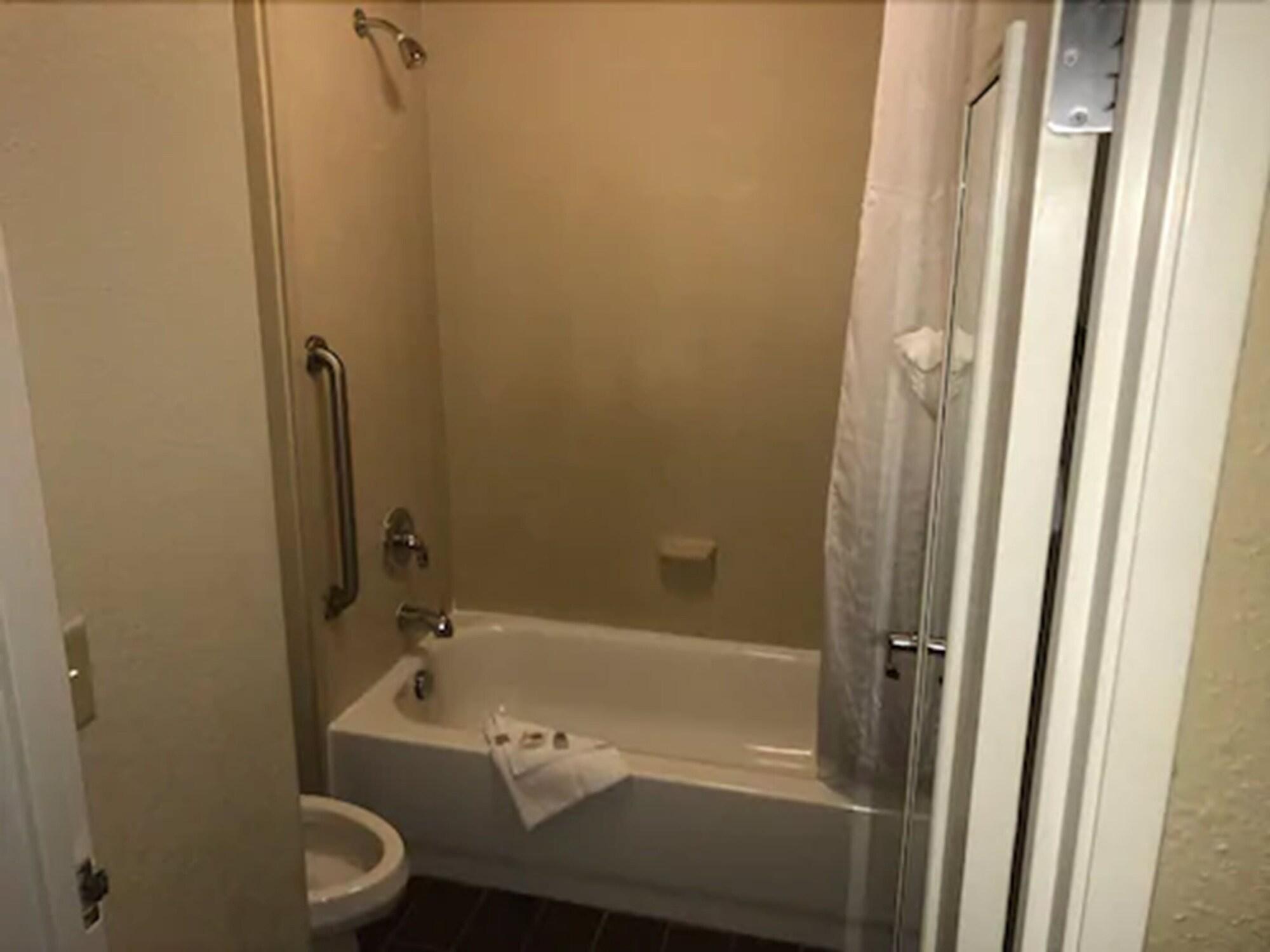 Quality Inn & Suites Ann Arbor Hwy 23 Exteriör bild