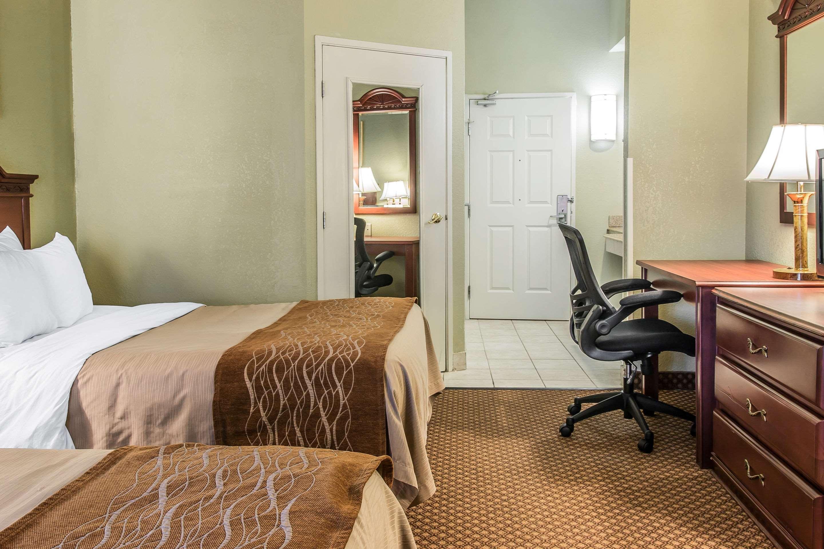 Quality Inn & Suites Ann Arbor Hwy 23 Exteriör bild