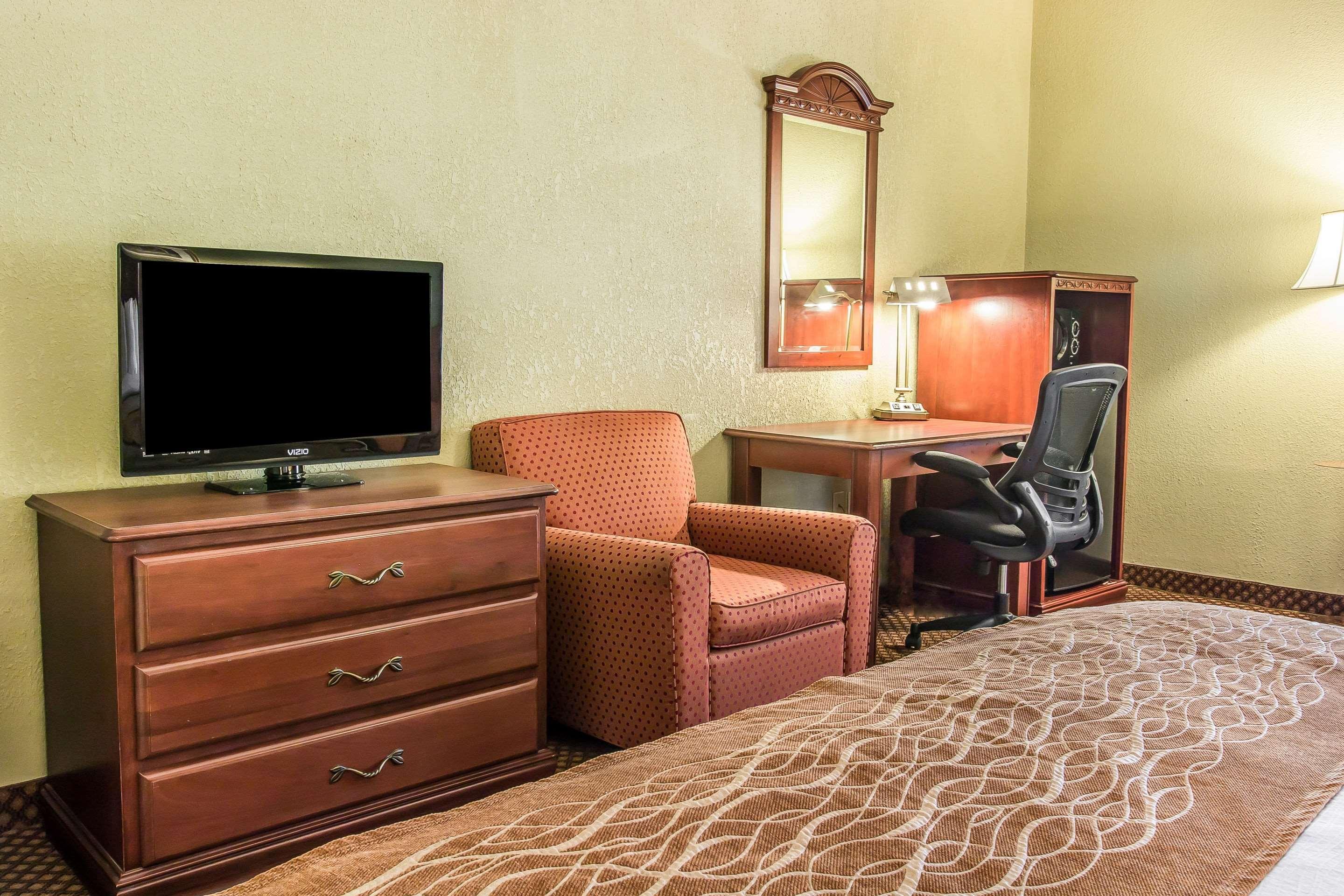 Quality Inn & Suites Ann Arbor Hwy 23 Exteriör bild