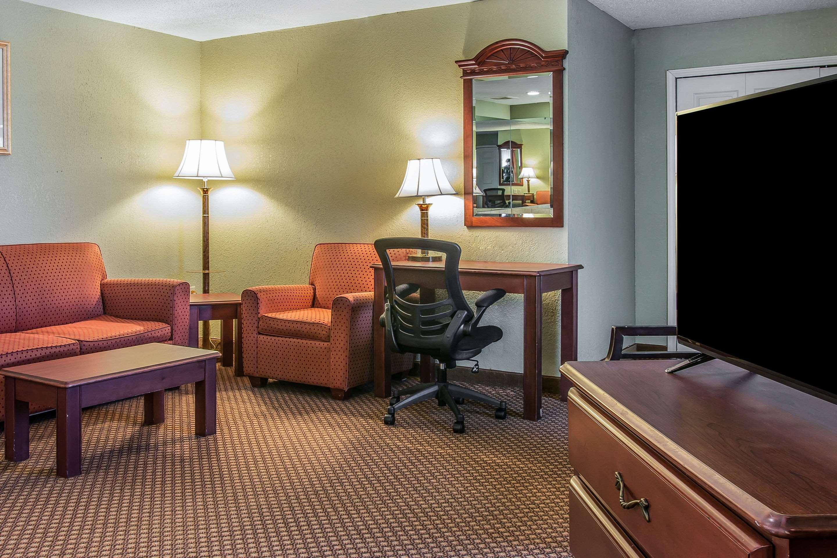 Quality Inn & Suites Ann Arbor Hwy 23 Exteriör bild