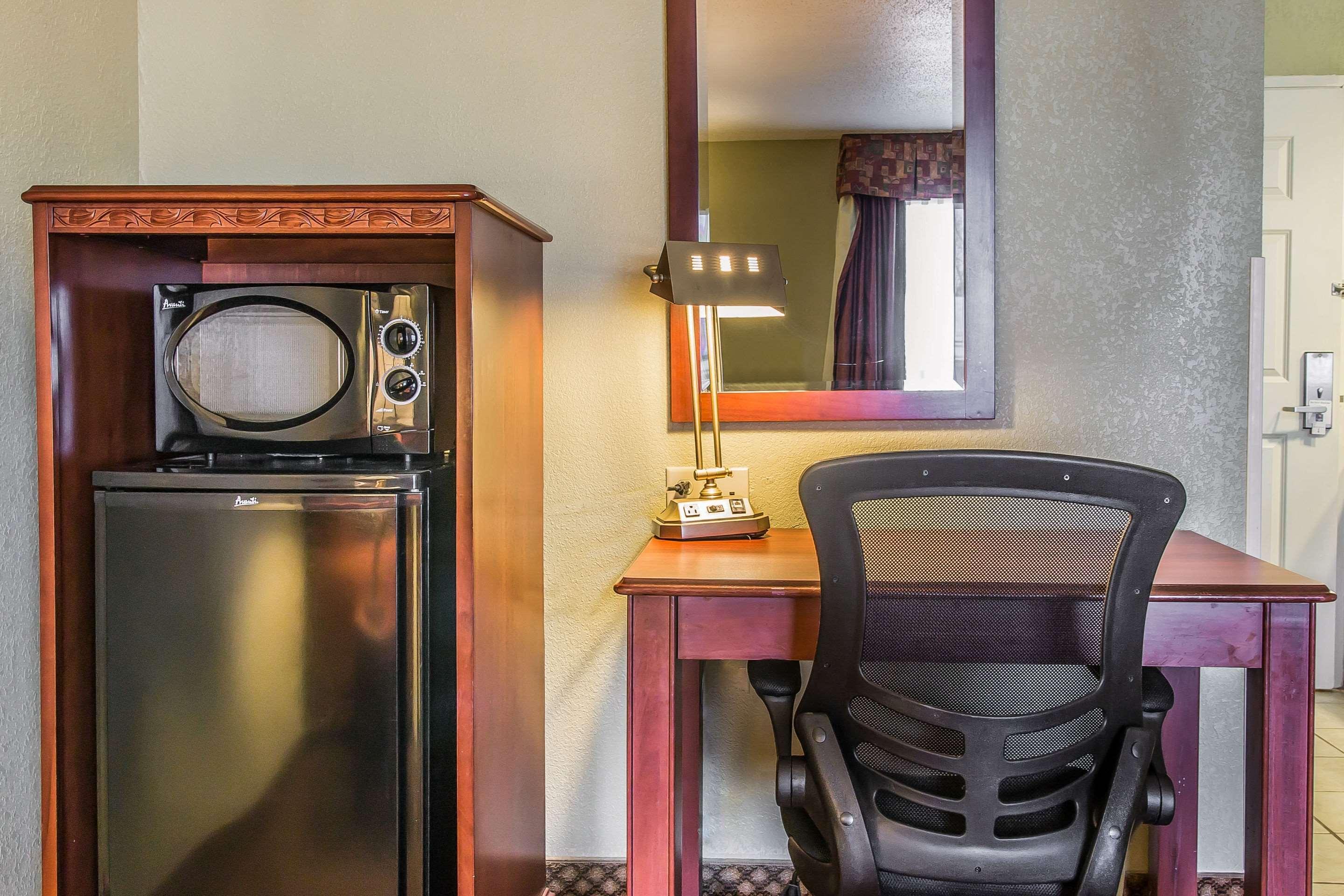 Quality Inn & Suites Ann Arbor Hwy 23 Exteriör bild