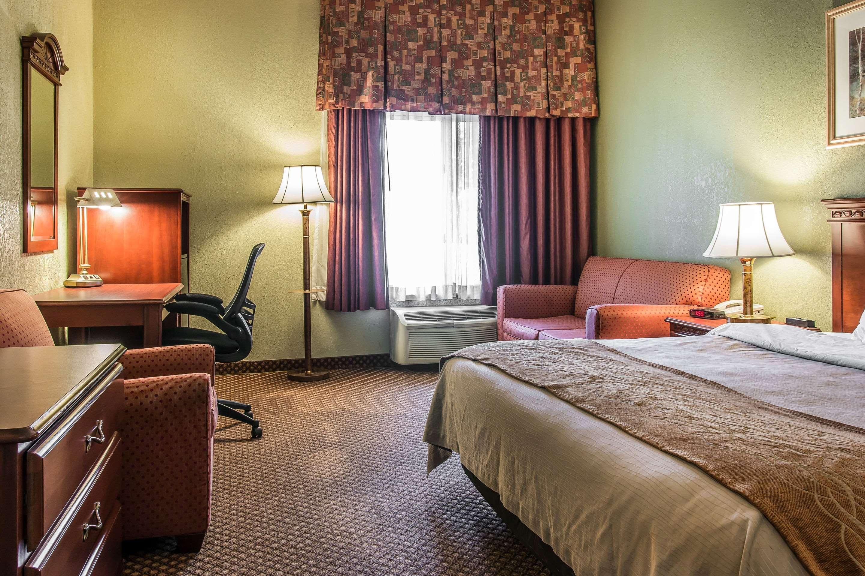 Quality Inn & Suites Ann Arbor Hwy 23 Exteriör bild