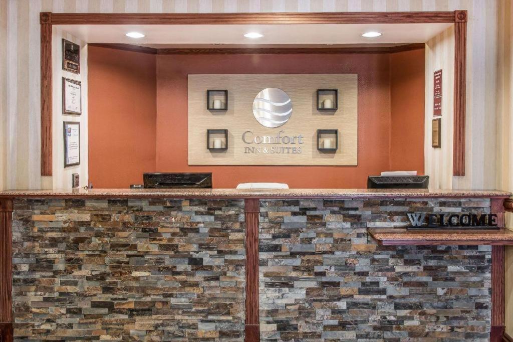 Quality Inn & Suites Ann Arbor Hwy 23 Exteriör bild
