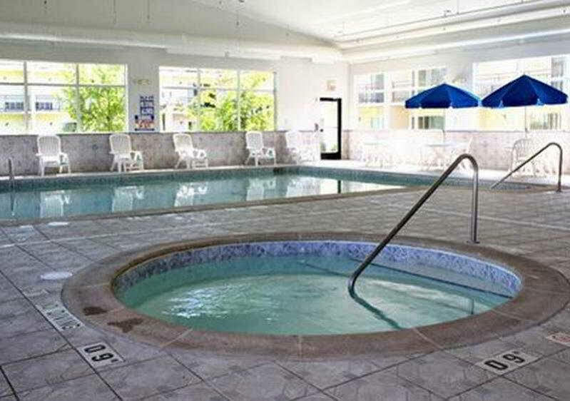 Quality Inn & Suites Ann Arbor Hwy 23 Exteriör bild